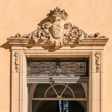Chateau De La Brillanne 2*