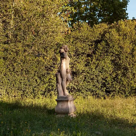 Chateau De La Brillanne 2*