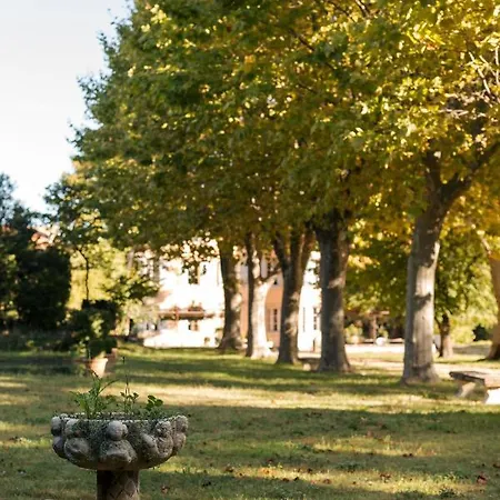 Chateau De La Brillanne Guest house Aix-en-Provence