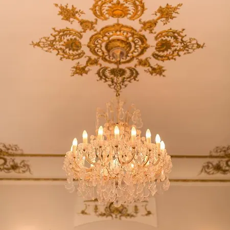 Chateau De La Brillanne بيت ضيافة 2*